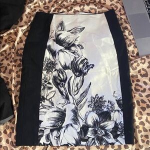 white house black market black + white floral pencil skirt (s: 0)
